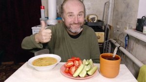 на обед вчерашний обед. про блокадный Ленинград. мукбанг. обжор. Еда на камеру. диета. шизофрения.