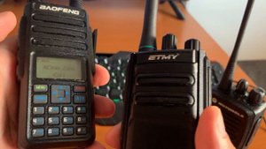 Что показывает экран рации DR1801 во время перехвата другой частоты в режиме не защищенного DMR