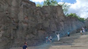 "Стоять на смерть" и стены-руины.