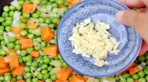 Жареный рис с курицей