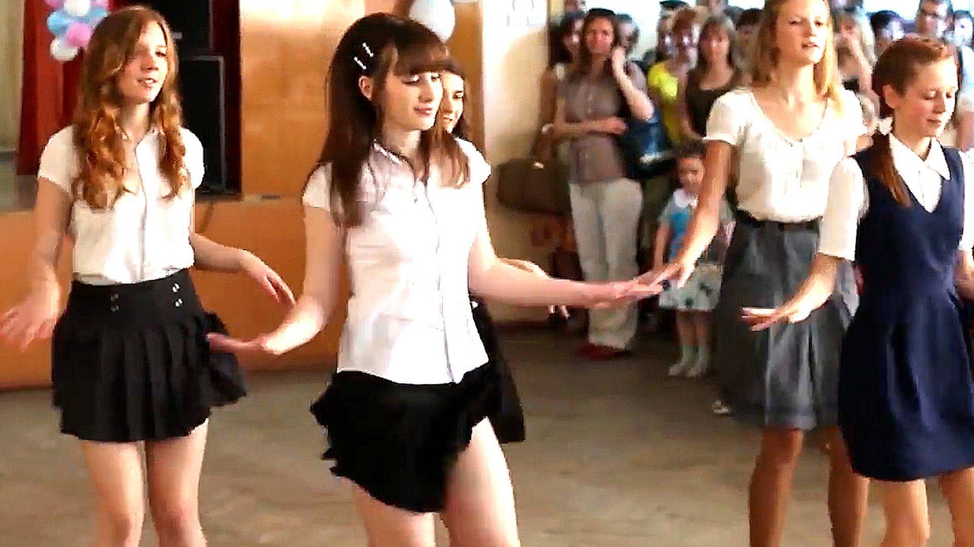 Charming Russian schoolgirl смотреть онлайн