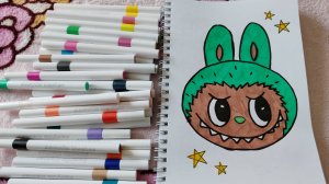 Раскрашиваю лабубу акриловыми маркерами