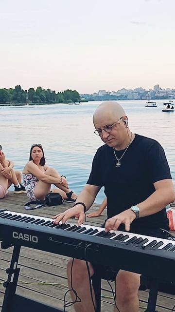 Жуки - "Батарейка" (Сергей Миллер piano cover) смотреть онлайн