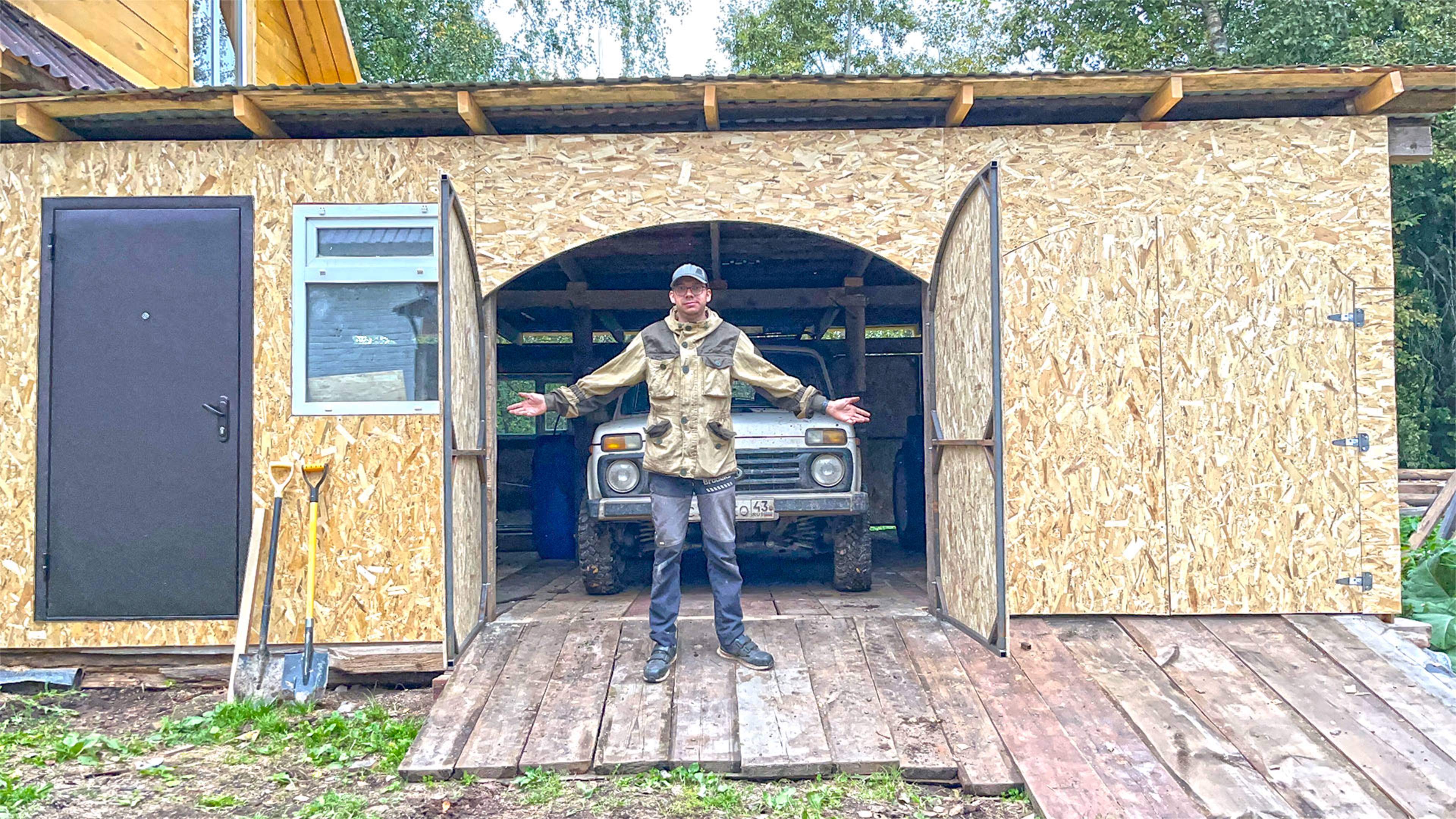 Сделали и навесили необычные ворота с арками. Постройка преображается! Обрабатываем урожай яблок смотреть онлайн