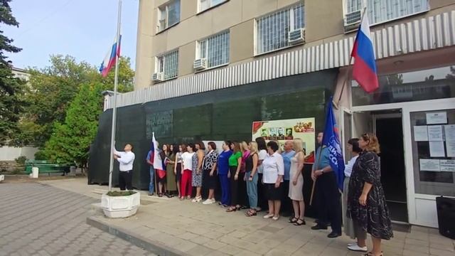 В городе Днепрорудном состоялась церемония торжественного поднятия триколора смотреть онлайн