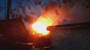 Крупный пожар уничтожает все на своем пути