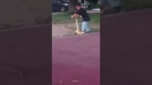 Во дворе поздним вечером