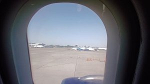 Кыргызстан Бишкек,  аэропорт Манаса, взлет посадка самолета, по летели в Россию в Новосибирск