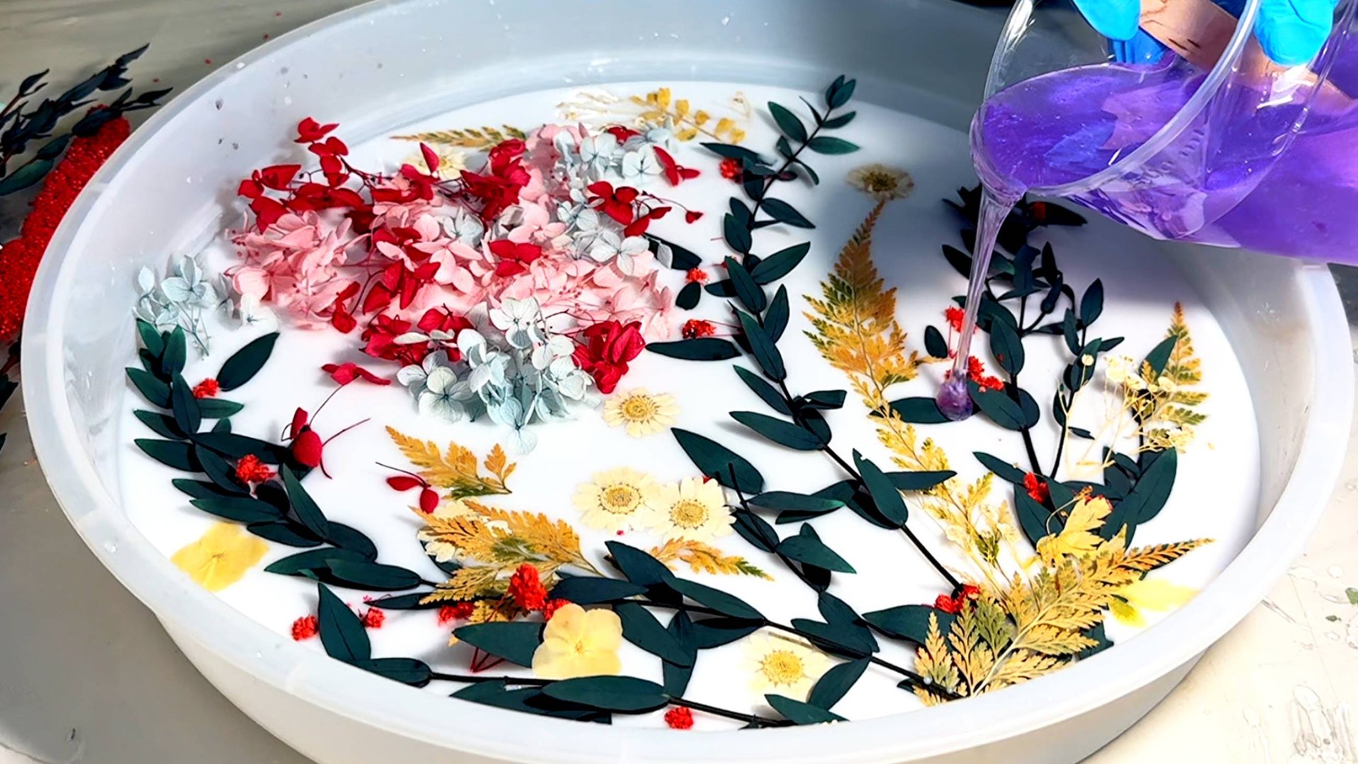 Мастер класс, как сделать стол из эпоксидной смолы и цветов. смотреть онлайн