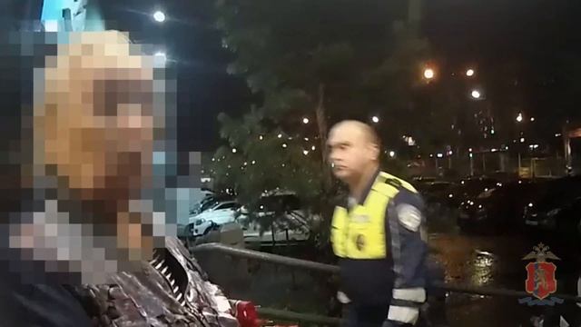 В Красноярске сотрудники Госавтоинспекции уберегли пенсионерку от перевода денег мошенникам