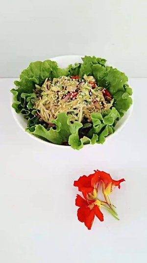 Веганский салат из тертого кабачка 🥗