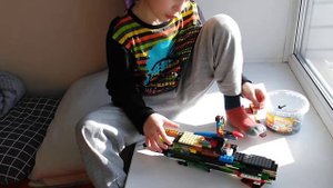 Тимур рассказывает про электровоз из Лего