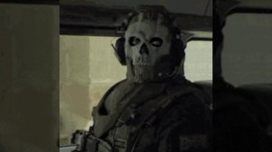 гоуст сидит в машине