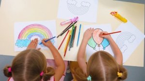 Яна и София- Для чего нужны шары? Ну конечно для игры...