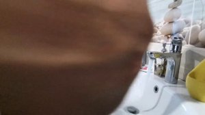 Стоят в очереди, чтобы почистить зубы 😊