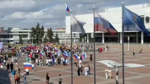 Сейчас у Мемориала проходят мероприятия в честь Дня государственного флага России