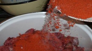 Гуляш из говядины с помидорами