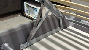 Монтаж подъемного механизма, установка газлифта в чехле