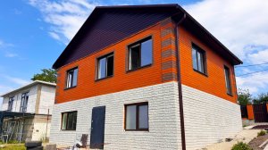 Домик на берегу живописного пруда с лотосами, в окружении яблоневых садов, лесов и горных речек