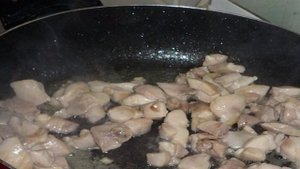 Гуляш из курицы с подливкой