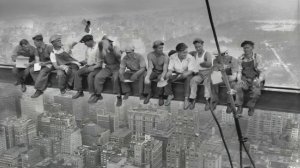 Люди на высоте (нейросеть luma 🌇)