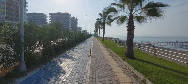 Махмутлар сильные волны и теплая вода - октябрьский пляж удивляет!