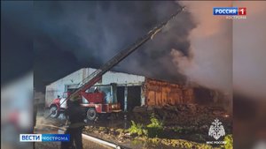 В Костроме продолжают ликвидировать пожар на улице 1 Мая