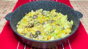 Жареная Картошка с Маслятами  и Луком на сковороде. Как правильно пожарить лесные грибы.