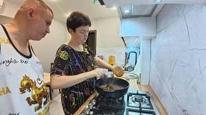 Попали на ДЕНЬГИ из-за своей ДОВЕРЧИВОСТИ! Надо ЖАЛОВАТЬСЯ! Готовим ЛУЧШИЕ макароны по флотски Влог