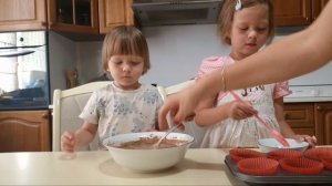 Вкусно, полезно, просто объедение! готовим с детьми кабачковые маффины!