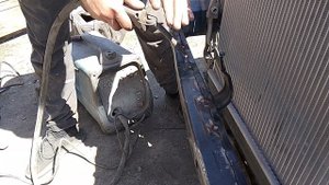 Toyota Rav 4 A20 Востанавливаем битый автомобиль,вытяжка лонжеронов ,покраска кузова