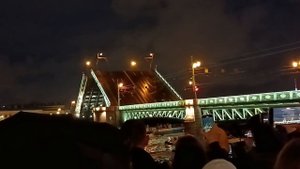Санкт-Петербург, разведенение моста.