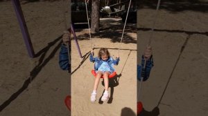 гуляем, веселимся,  прыгаем на батуте, в парке