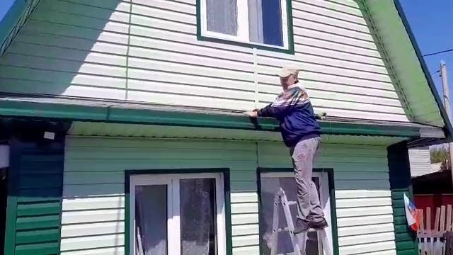 Отдыхаем на даче, пилим дрова, купаемся в бассейне, топим баню, жарим шашлыки