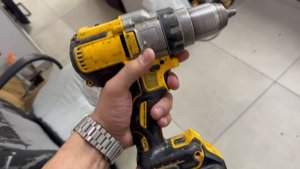 Шуруповерт Dewalt