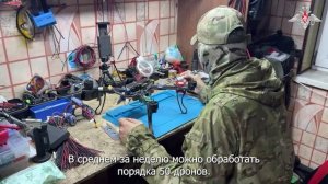 Военнослужащие группировки войск «Восток» ремонтируют поврежденные БПЛА