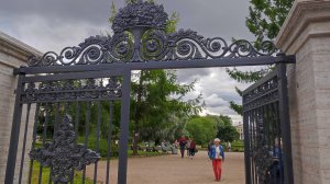 Юсуповский сад - отличное место для прогулок в центре Санкт-Петербурга