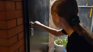 КАТЯ И ЕЕ СЕСТРА НАСТЯ СПАСАЮТСЯ ОТ БОЛЬШОГО ГОВОРЯЩЕГО КОТА?! 1 серия. что же будет дальше?|катюлик