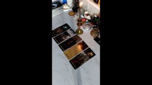 Расклад для мужчин. Вы младше,женщина старше. Боюсь,не потяну...