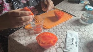 Беру семена из томатов.
Валера, Виталик, Жёлтые печенки.