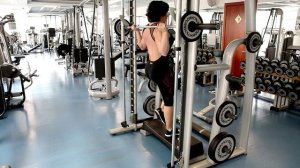 Выпады с платформы на тренажере Смита. [ЯГОДИЦЫ]