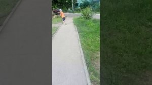 Мы с Колей одни во дворе гуляем