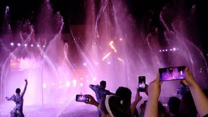 В Новом Уренгое появился светомузыкальный фонтан к 50-летию города