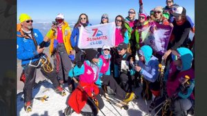 Видео от Президента Клуба 7 Вершин Александра Абрамова. Группа Super Girls на вершине Эльбруса