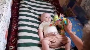 Отдыхаем на даче, пилим дрова, купаемся в бассейне, топим баню, жарим шашлыки