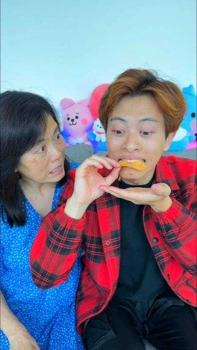 Ем Перед Мамой Это 😣(Вселенная Алана | Alan’s Universe) смотреть онлайн