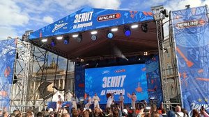 Выступление на Дворцовой площади в Санкт-Петербурге.