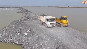 Строительство, дорога на озере. другой обзор