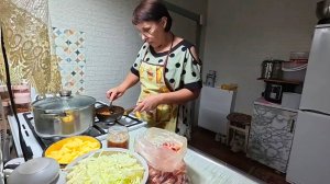 Обновили мужу и мне гардероб. Сварили щей. Жизнь в маленькой деревне