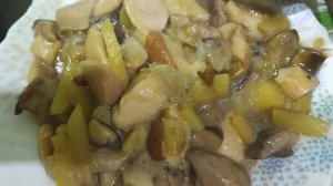 Жареха из белых грибов. Сижу и глотаю слюни.